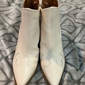 White western booties size 5 1/2. Very cute . Never worn